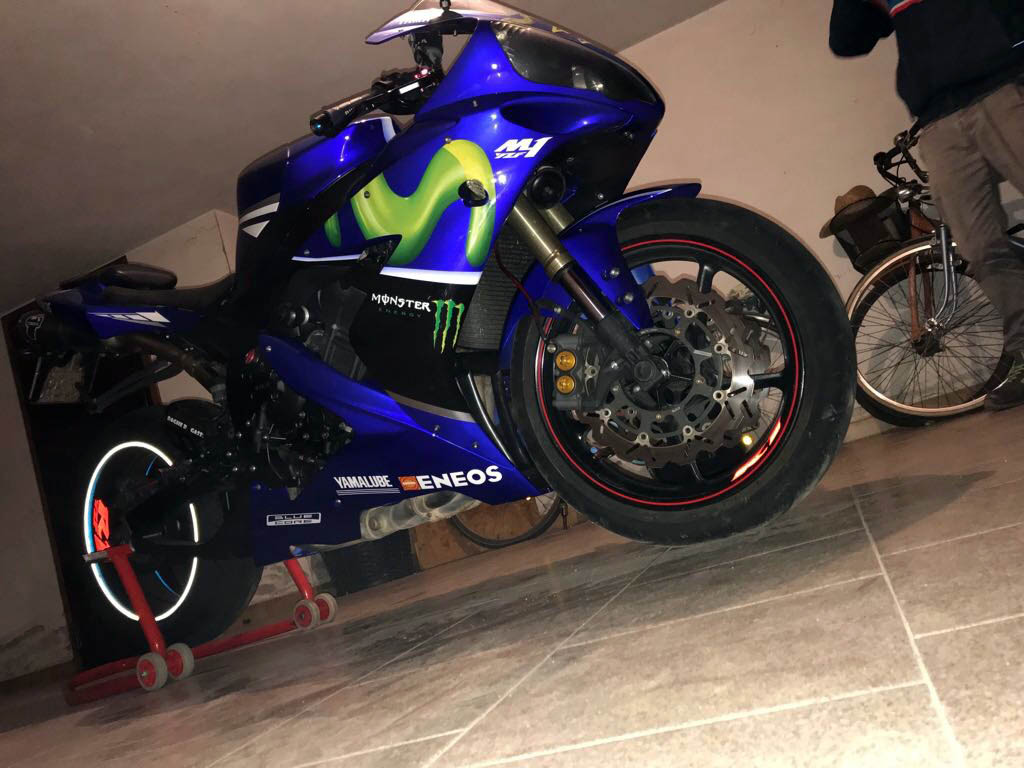Yamaha R1 replica Valentino Rossi Moto GP 2017